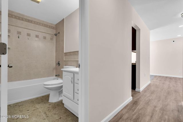 24 Cedar Hill Lane, Toms River, NJ 08755