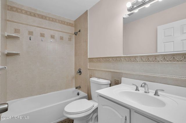 24 Cedar Hill Lane, Toms River, NJ 08755