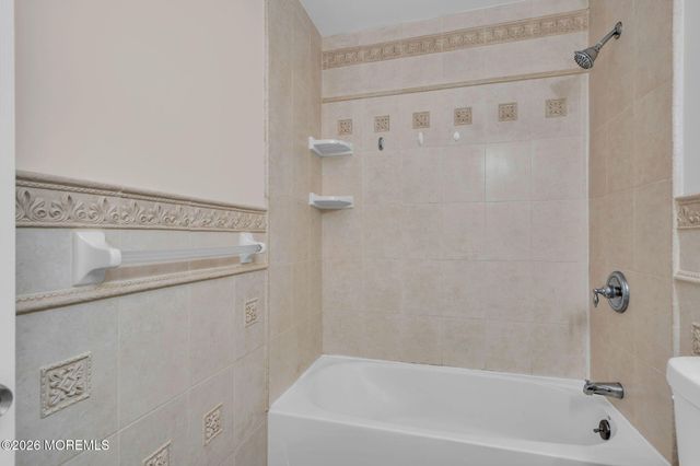 24 Cedar Hill Lane, Toms River, NJ 08755