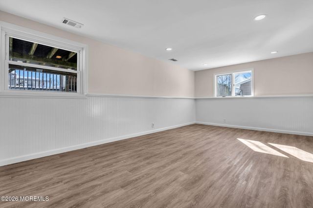 24 Cedar Hill Lane, Toms River, NJ 08755