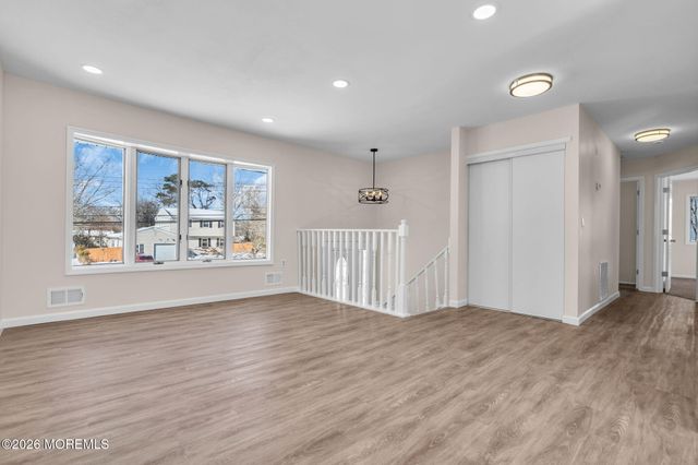 24 Cedar Hill Lane, Toms River, NJ 08755