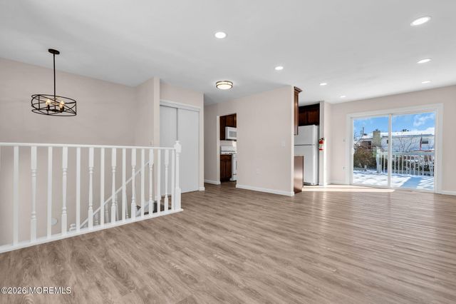 24 Cedar Hill Lane, Toms River, NJ 08755