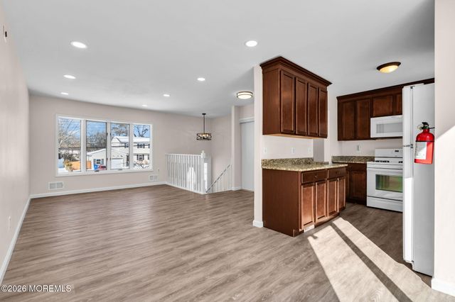 24 Cedar Hill Lane, Toms River, NJ 08755