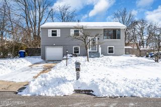 24 Cedar Hill Lane, Toms River, NJ 08755