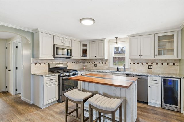 422 S Westfield St, Agawam, MA 01030