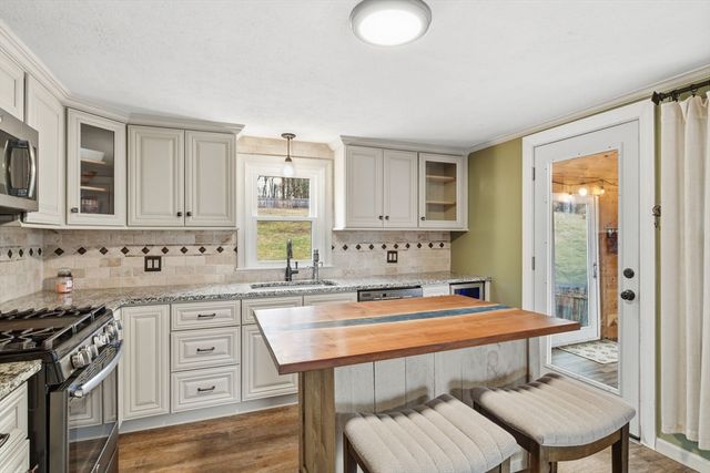 422 S Westfield St, Agawam, MA 01030