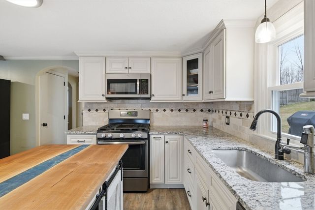 422 S Westfield St, Agawam, MA 01030