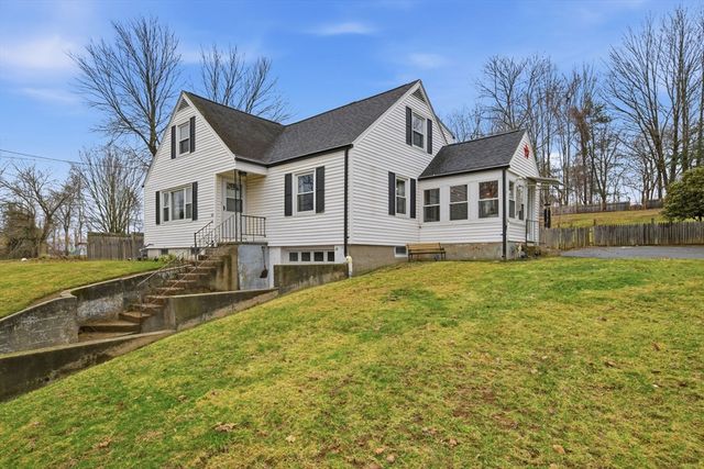 422 S Westfield St, Agawam, MA 01030