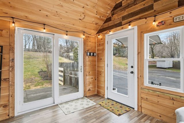 422 S Westfield St, Agawam, MA 01030