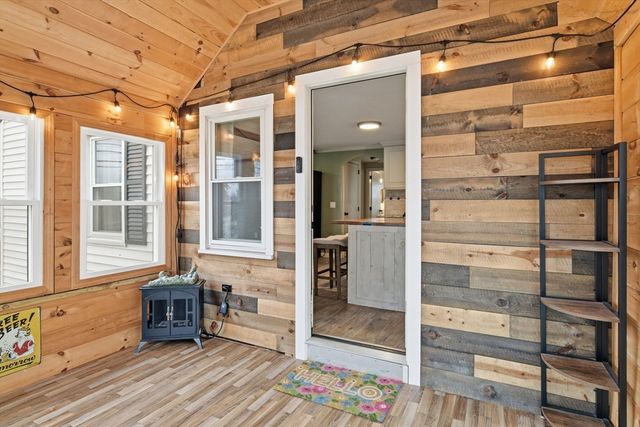 422 S Westfield St, Agawam, MA 01030