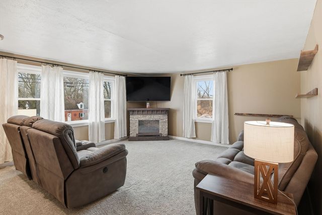 422 S Westfield St, Agawam, MA 01030