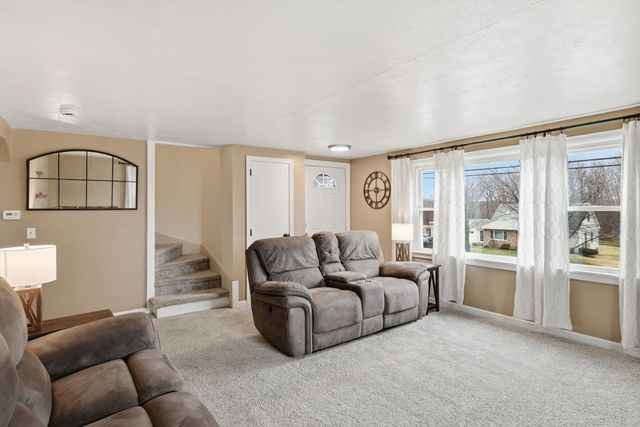 422 S Westfield St, Agawam, MA 01030