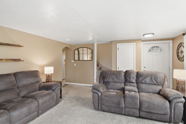 422 S Westfield St, Agawam, MA 01030