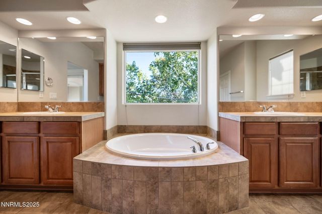 550 Stonehaven Court, Dayton, NV 89403