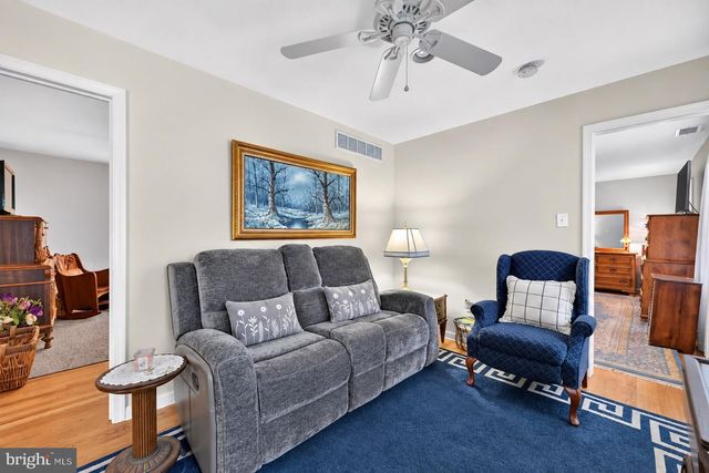 335 FOX HOLLOW DR, Feasterville Trevose, PA 19053
