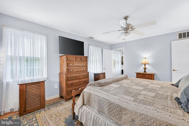 335 FOX HOLLOW DR, Feasterville Trevose, PA 19053
