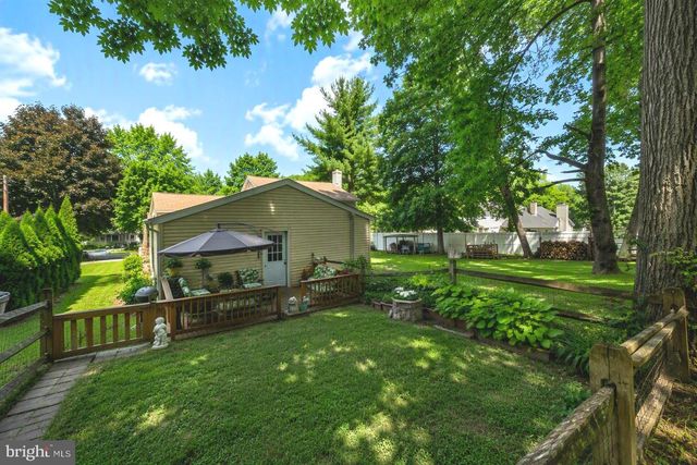335 FOX HOLLOW DR, Feasterville Trevose, PA 19053