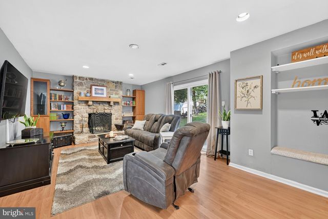 335 FOX HOLLOW DR, Feasterville Trevose, PA 19053