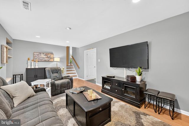 335 FOX HOLLOW DR, Feasterville Trevose, PA 19053