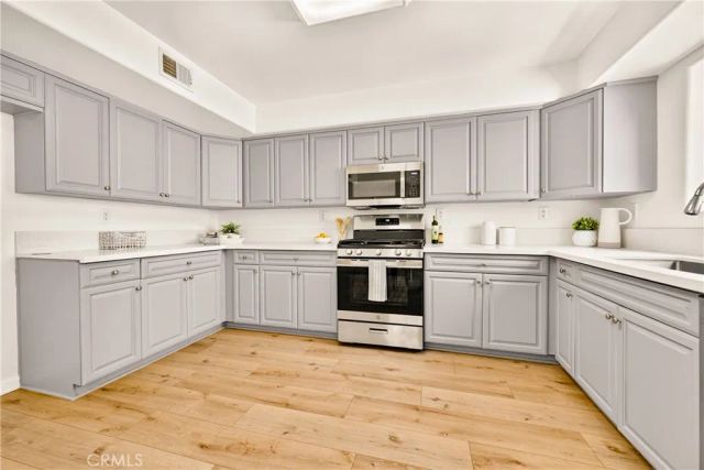 6446 Woodley Avenue 3, Lake Balboa, CA 91406