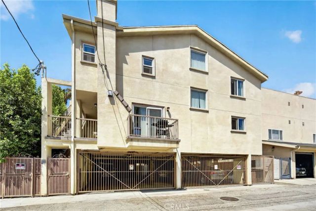 6446 Woodley Avenue 3, Lake Balboa, CA 91406
