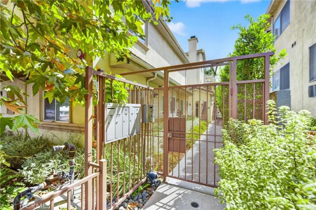 6446 Woodley Avenue 3, Lake Balboa, CA 91406
