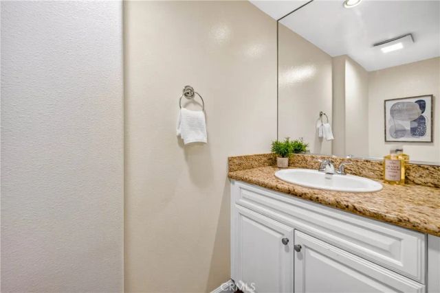 6446 Woodley Avenue 3, Lake Balboa, CA 91406