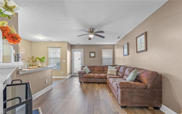 6238 Heather Glen DR, Suffolk, VA 23435