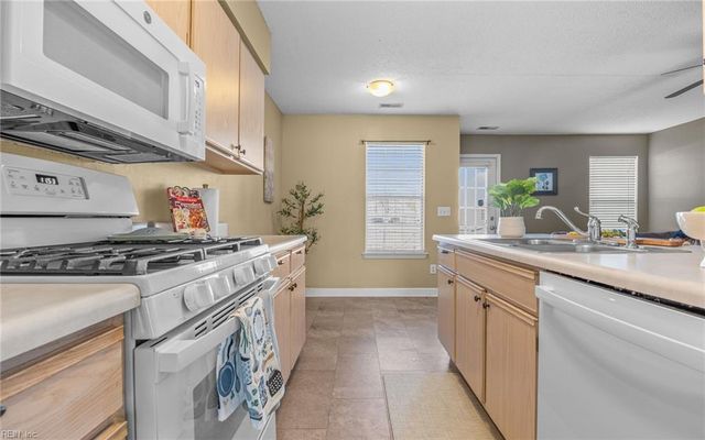 6238 Heather Glen DR, Suffolk, VA 23435