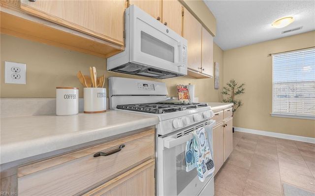 6238 Heather Glen DR, Suffolk, VA 23435