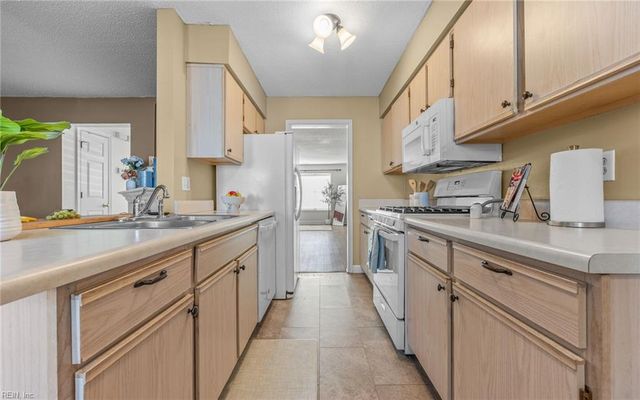 6238 Heather Glen DR, Suffolk, VA 23435