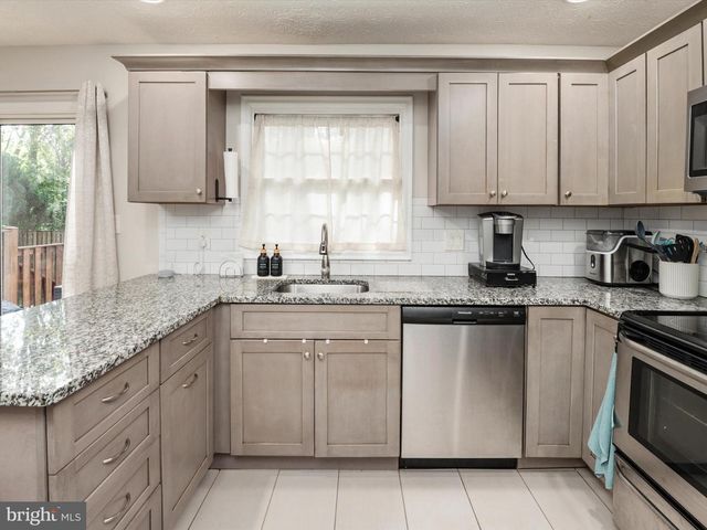 2139 COMMISSARY CIR, Odenton, MD 21113