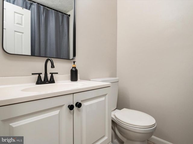 2139 COMMISSARY CIR, Odenton, MD 21113