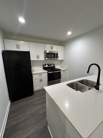 321 E 8th Street 111, Dallas, TX 75203