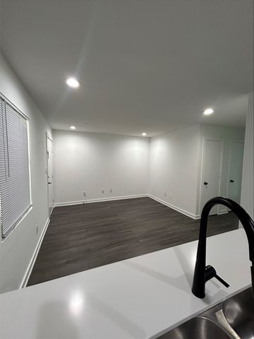 321 E 8th Street 111, Dallas, TX 75203