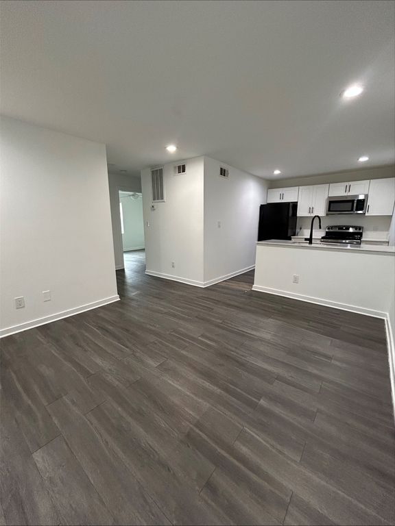 321 E 8th Street 111, Dallas, TX 75203