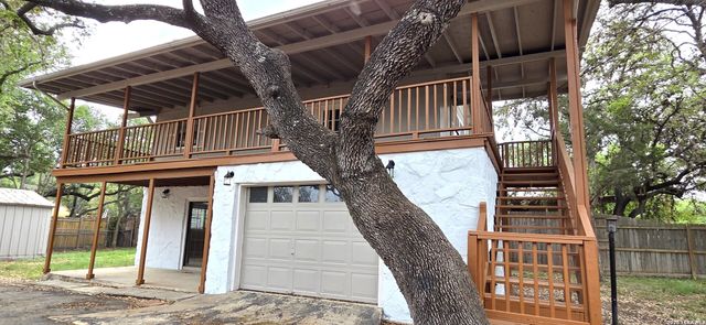 1385 PEBBLE BEACH RD, Lakehills, TX 78063