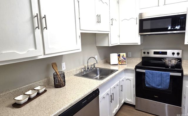 1385 PEBBLE BEACH RD, Lakehills, TX 78063