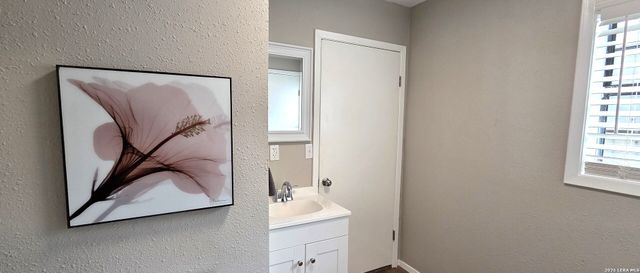 1385 PEBBLE BEACH RD, Lakehills, TX 78063