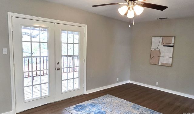 1385 PEBBLE BEACH RD, Lakehills, TX 78063