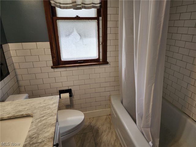 18990 Raymond Street, Maple Heights, OH 44137