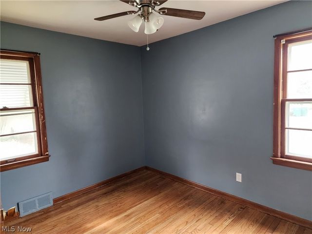 18990 Raymond Street, Maple Heights, OH 44137