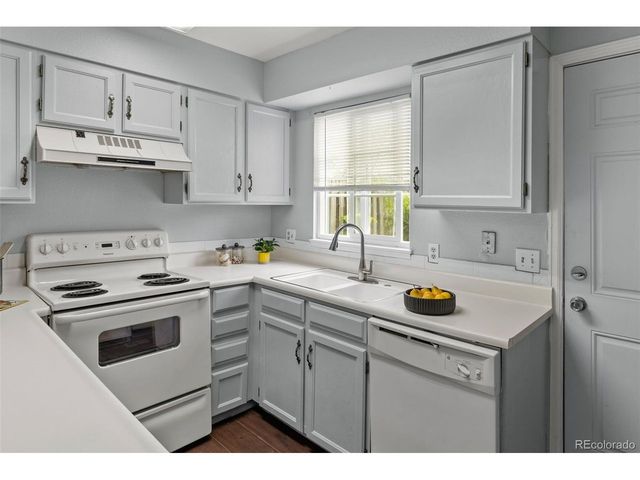 1653 S Blackhawk Way B, Aurora, CO 80012