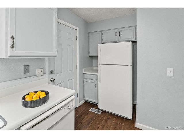 1653 S Blackhawk Way B, Aurora, CO 80012