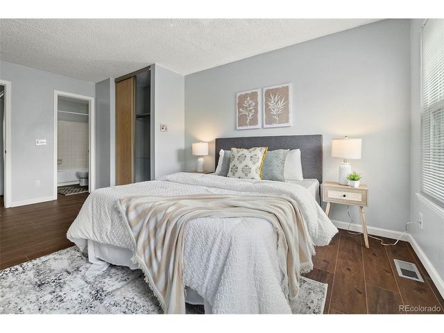 1653 S Blackhawk Way B, Aurora, CO 80012