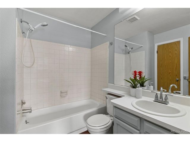 1653 S Blackhawk Way B, Aurora, CO 80012