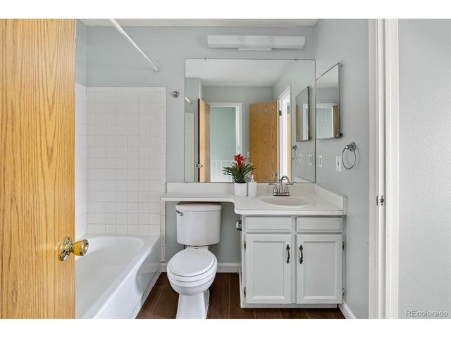 1653 S Blackhawk Way B, Aurora, CO 80012