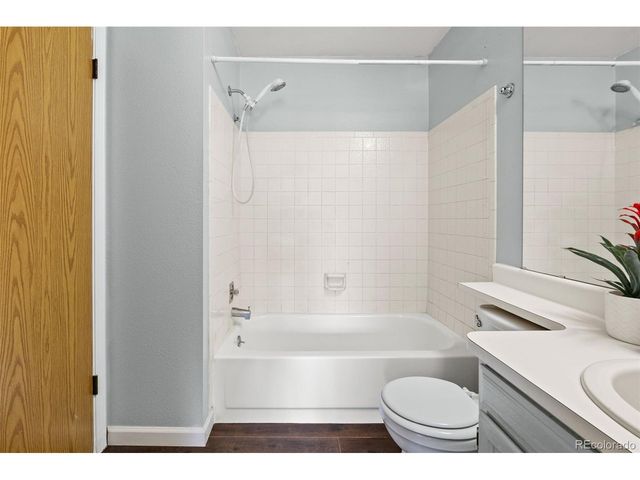 1653 S Blackhawk Way B, Aurora, CO 80012