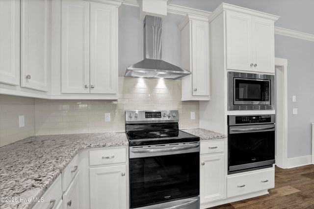 858 Lake Willow Way, Holly Ridge, NC 28445