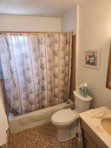 201 1St St, Middlesex Boro, NJ 08846